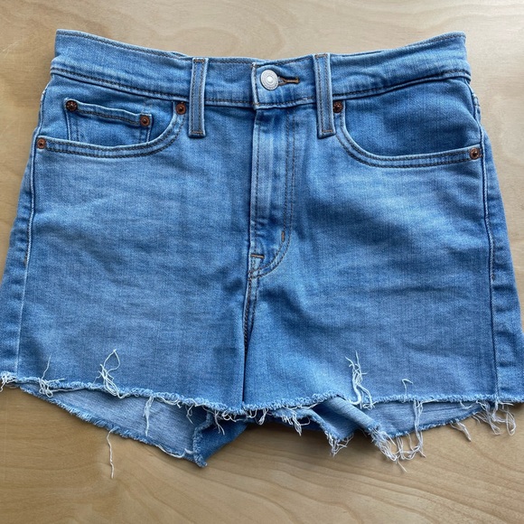 Levi’s denim high rise shorts - Picture 4 of 4